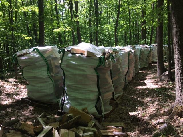 Services de vente et de livraison de bois de chauffage